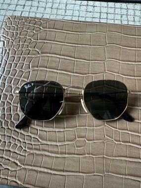 Ray-Ban Women’s Polarized Hexagonal Flat Lenses RB3548